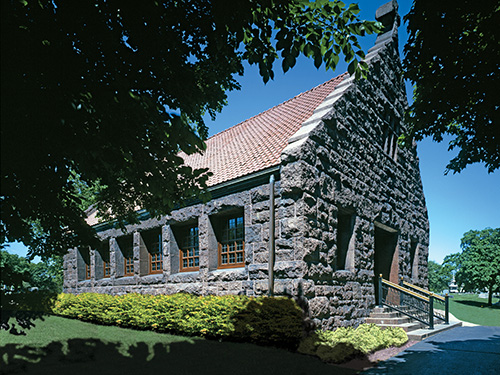 Graceland cemetery chapel 2025 valparaiso